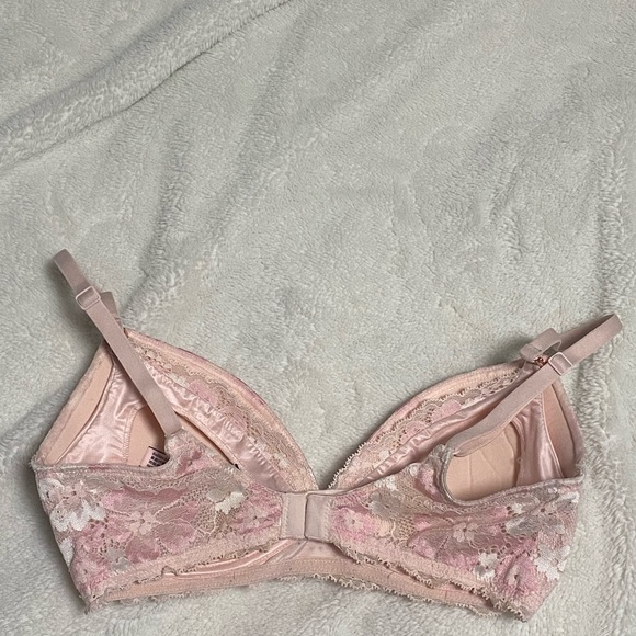 Victoria's Secret Blush Floral Lace Maternity Bra - Picture 2 of 5